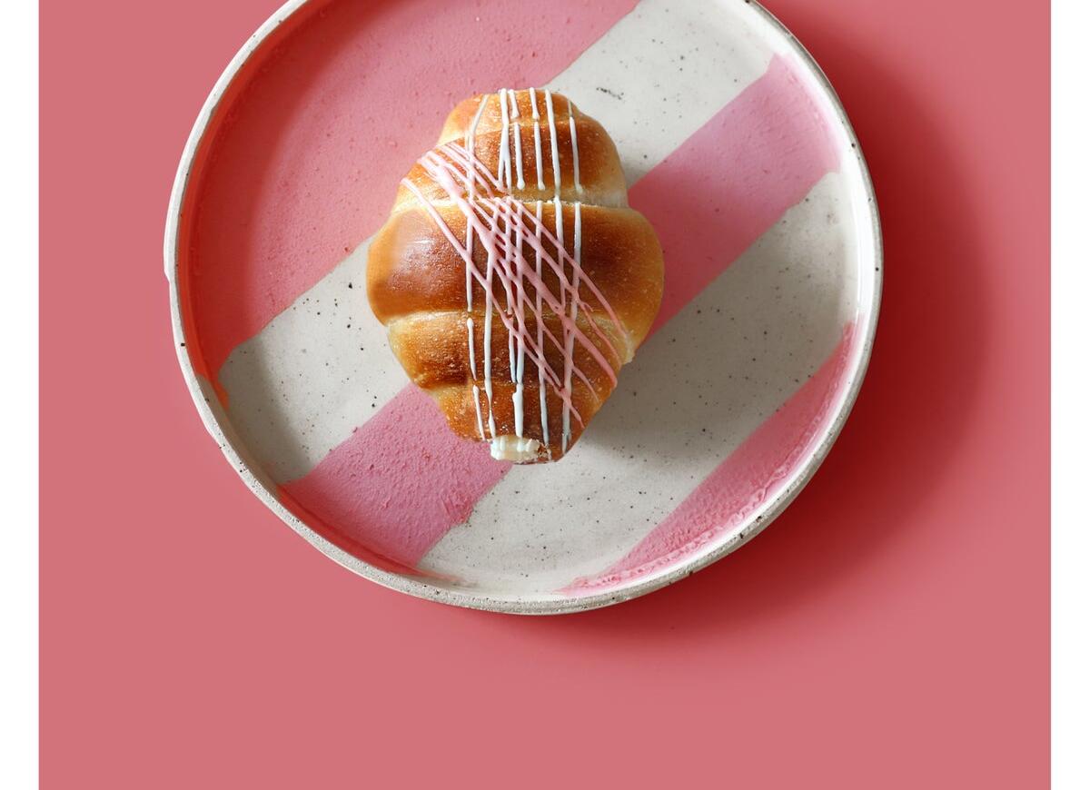 【 TruffleBAKERY 】チョコガナッシュシリーズ第二弾として「あまおう苺のガナッシュパン」新発売！ホワイトデー&春先シーズン限定の特別な商品を、2/28(金) ~ 期間限定で販売いたします！