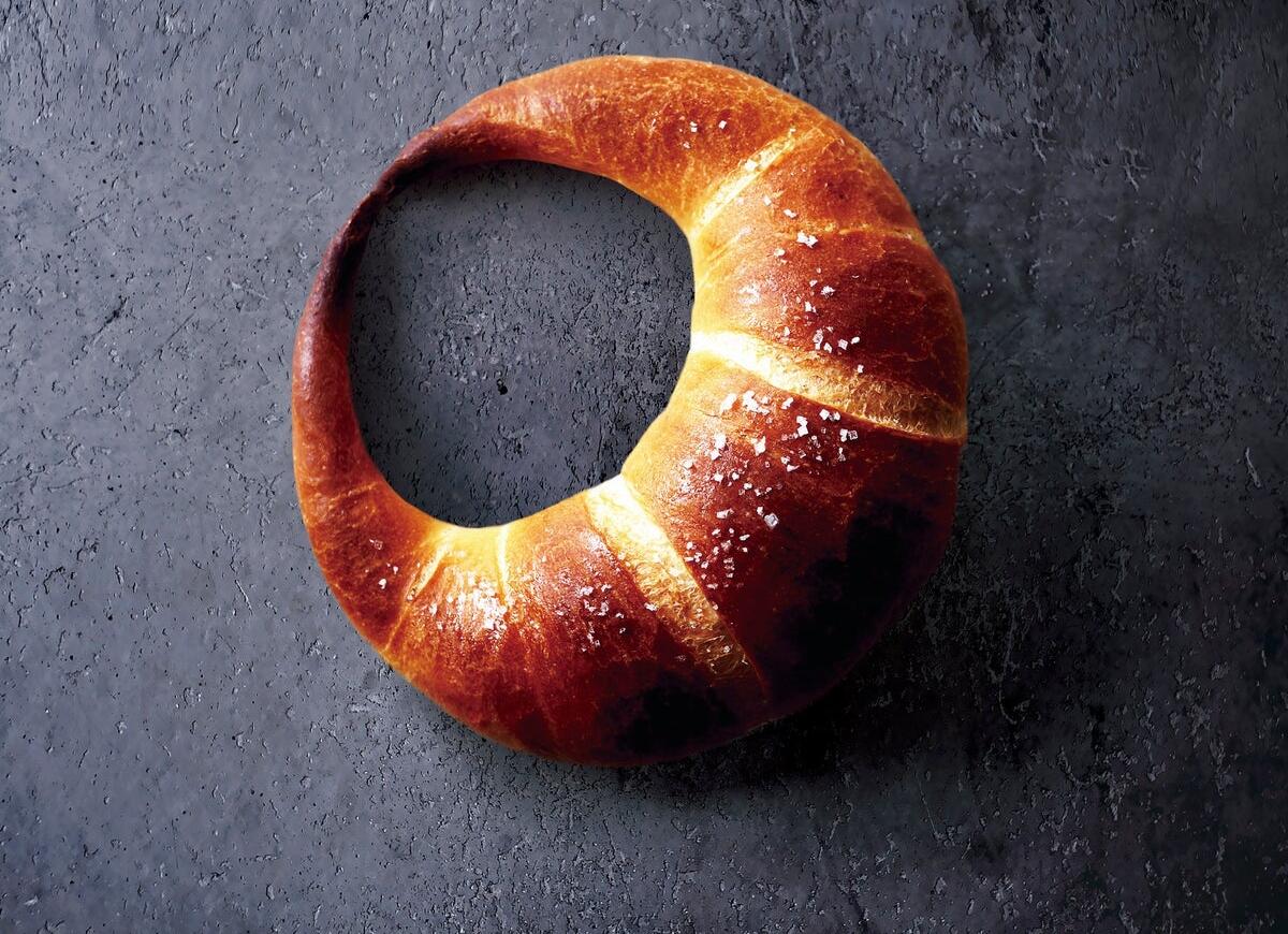【 TruffleBAKERY 】究極の塩パン、誕生。「三日月の塩パン」シリーズ4種類が9月18日(金)より全国で販売開始！